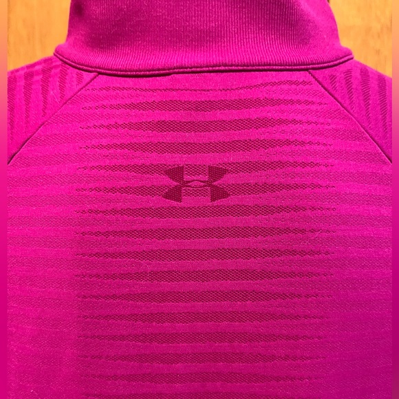 Under Armour Running Top sz Medium - Picture 7 of 8